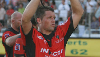 Joe Van Niekerk scores for Toulon from neat Jonny Wilkinson chip